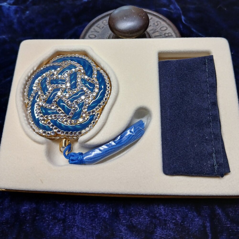 Estee Lauder China Blue Love Knot Compact New in box
